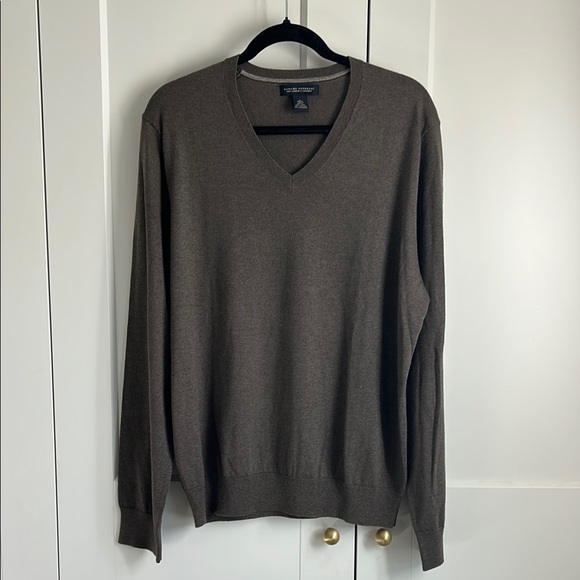 Banana Republic Men's Brown V-Neck Sweater | L - Picture 1 of 3